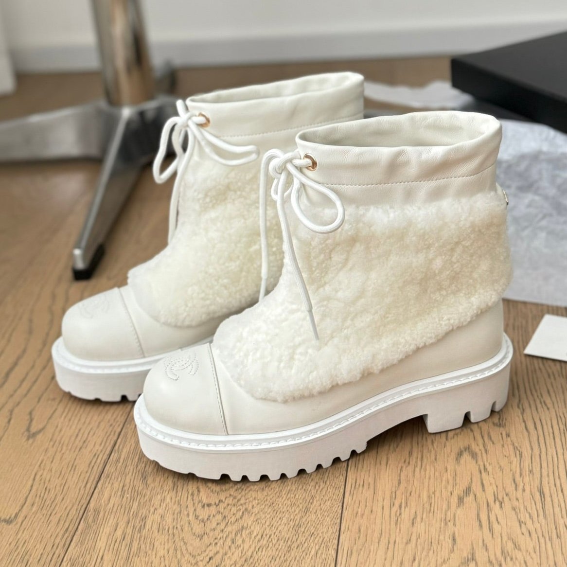 zCHANE.L Cc Chunky Boots In White Smooth Fleece And Calfskin