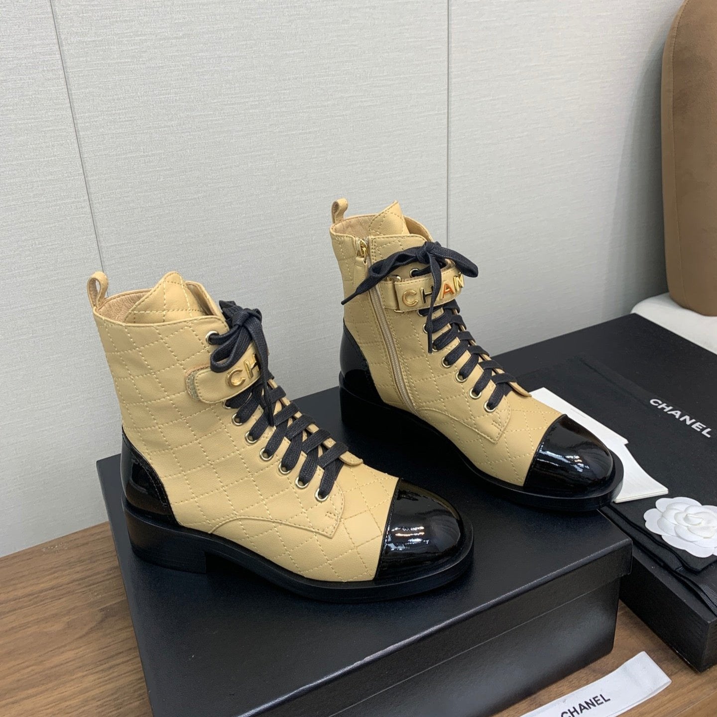 zCHANE.L Cc Short Boots Beige Cowhide
