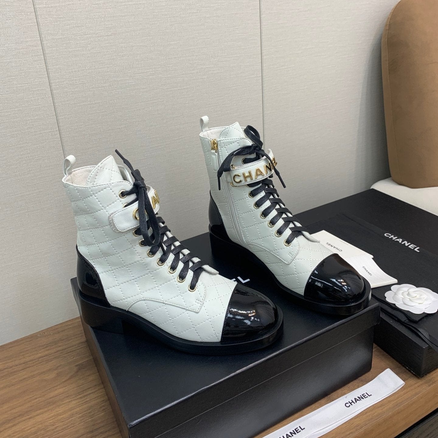 zCHANE.L Cc Short Boots White Cowhide