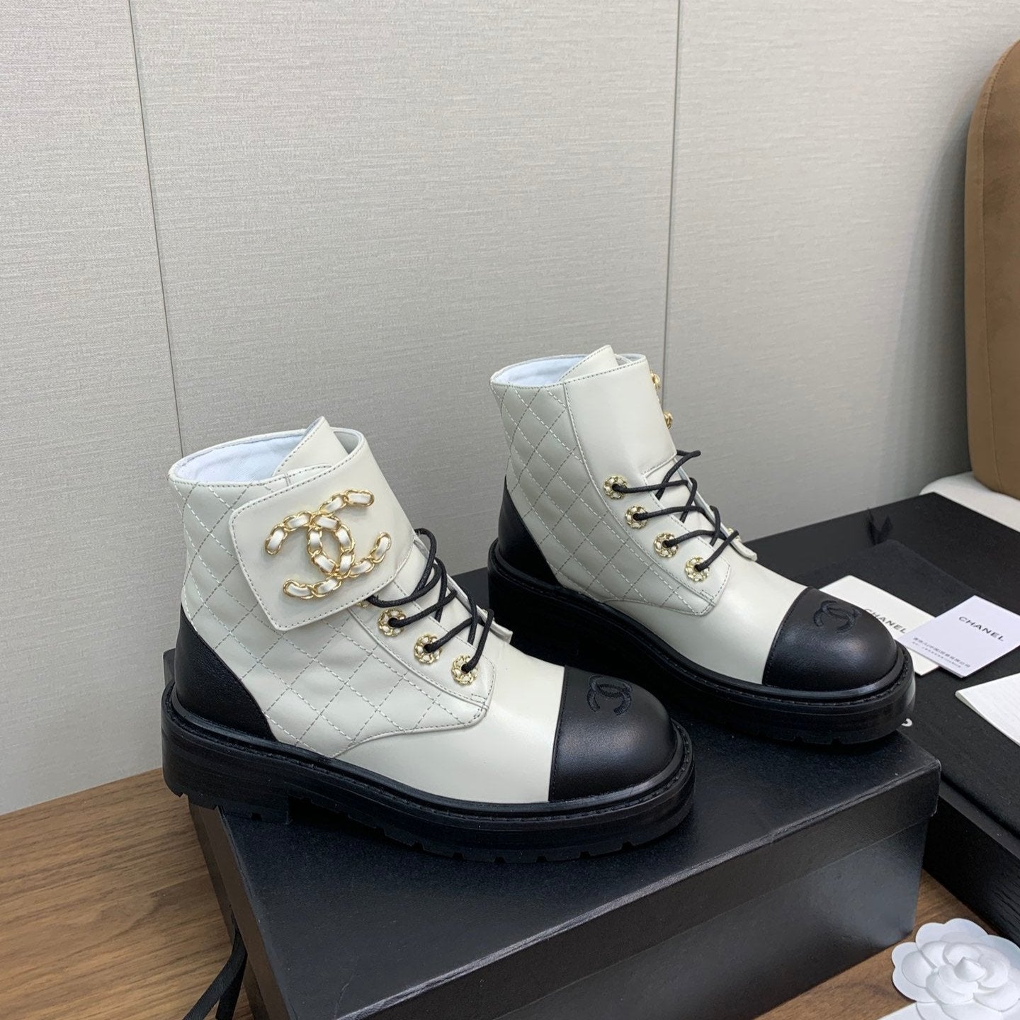 zCHANE.L Cc Ankle Boots White Mix Black Cowhide