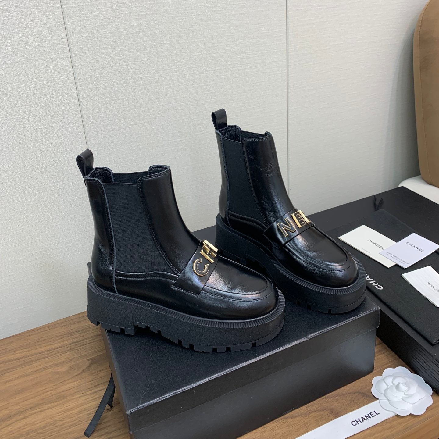 zCHANE.L Cc Short Boots Black Cowhide