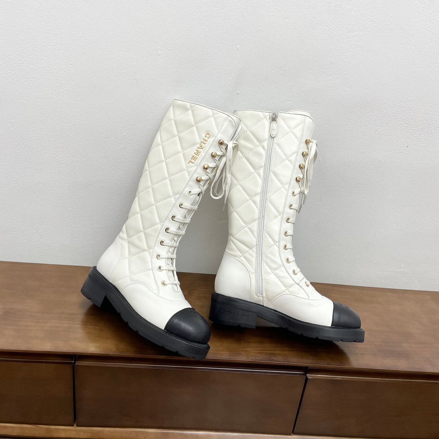 zCHANE.L Cc High Boots White Quilted Cowhide