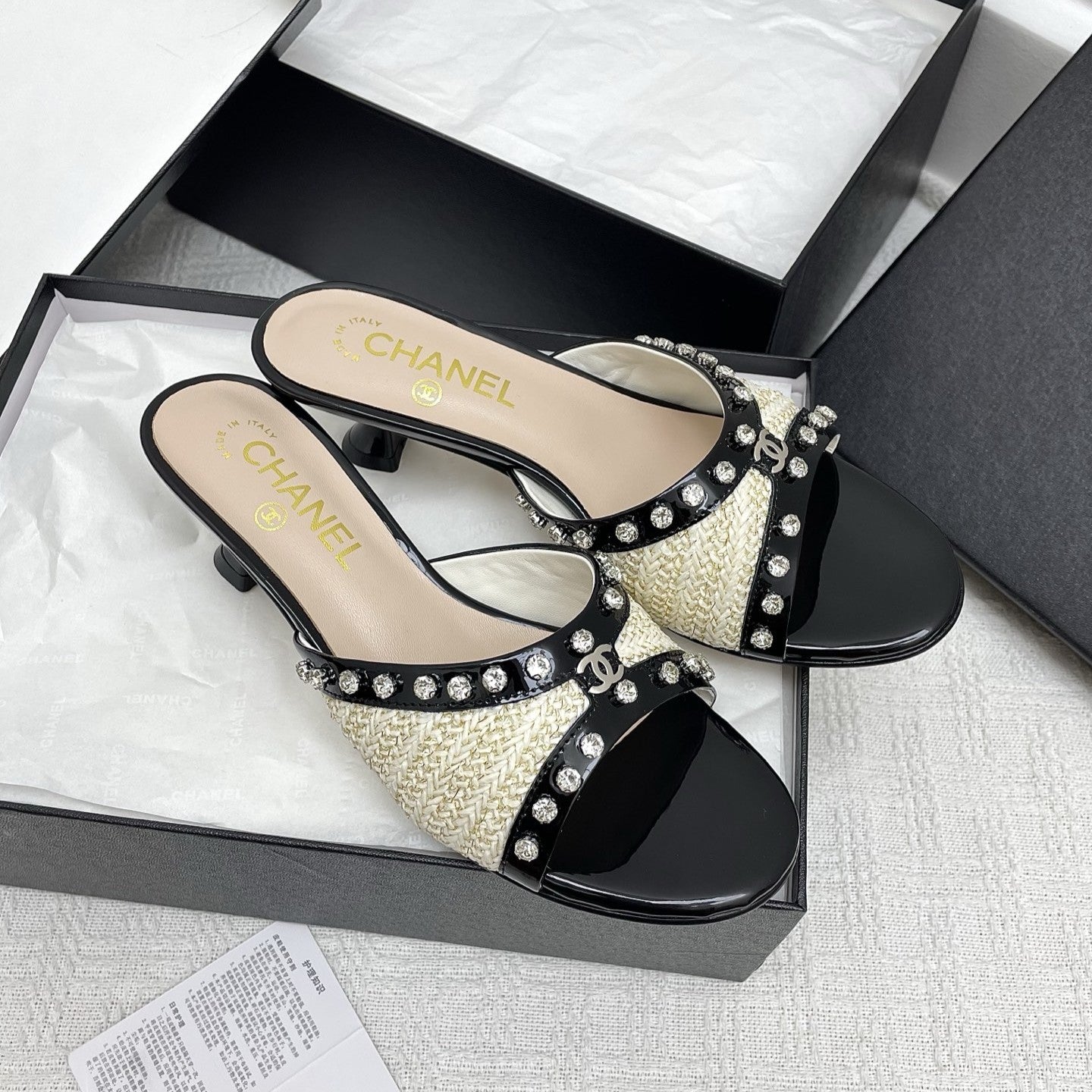 zCHANE.L 25SS Slippers 5cm Light Yellow Raffia Black Patent Calfskin 338299