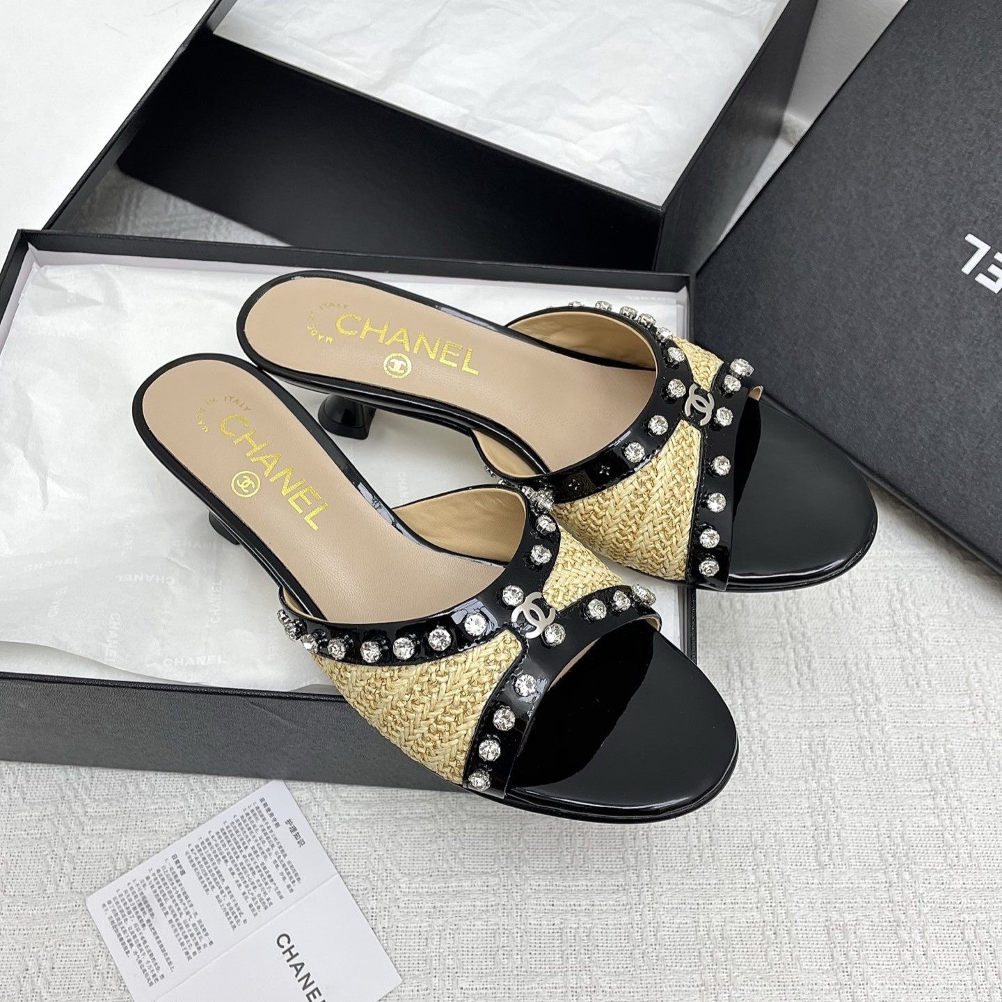 zCHANE.L 25SS Slippers 5cm Yellow Raffia Black Patent Calfskin 338300