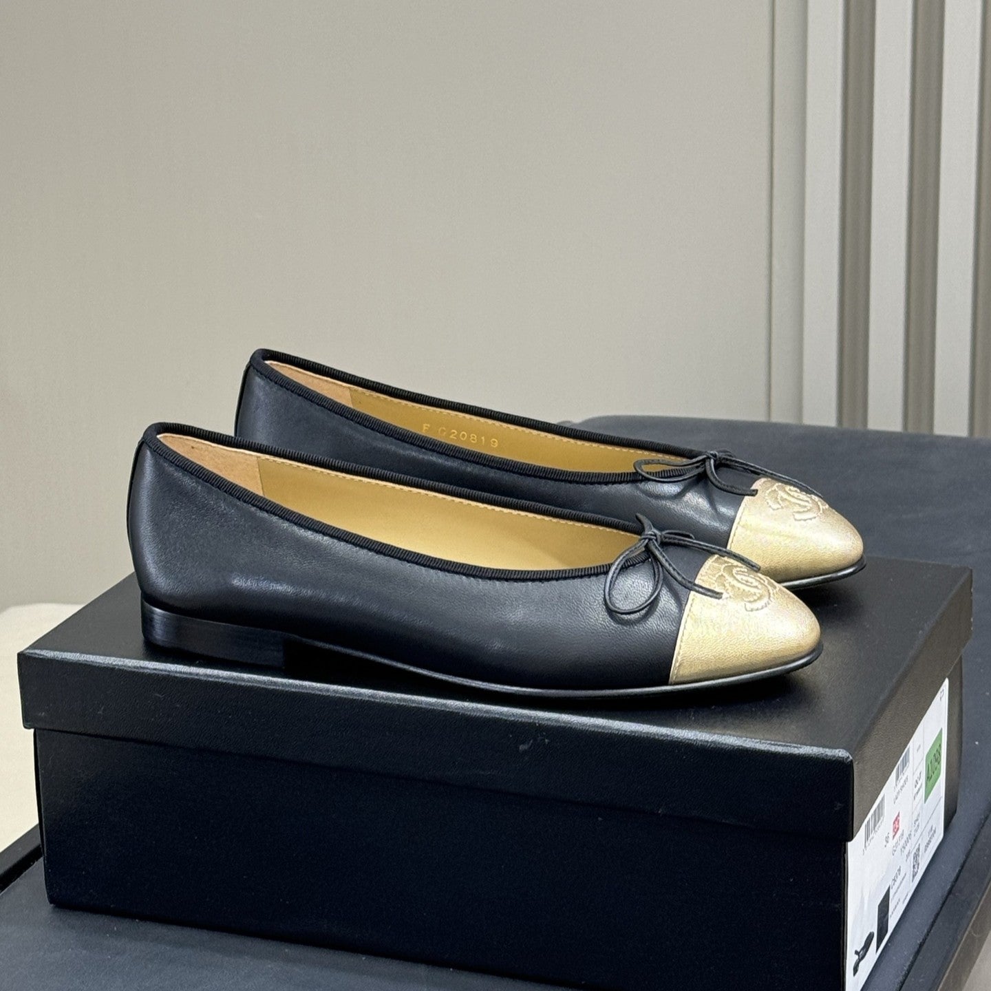 zCHANE.L Classic Ballet Flats Black Gold Lambskin 282277