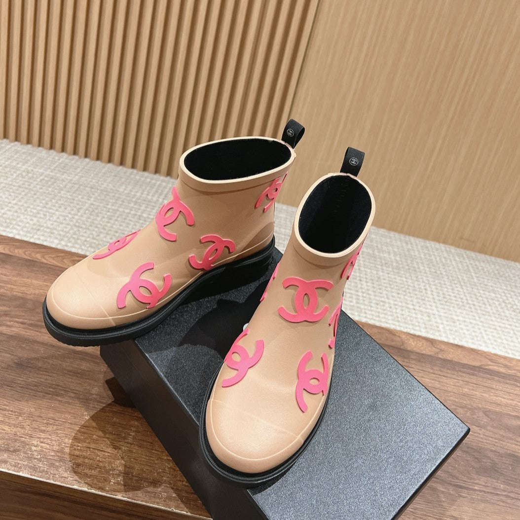 zCHANE.L Cc Rain Boots Beige Cream Tpu With Pink Logo