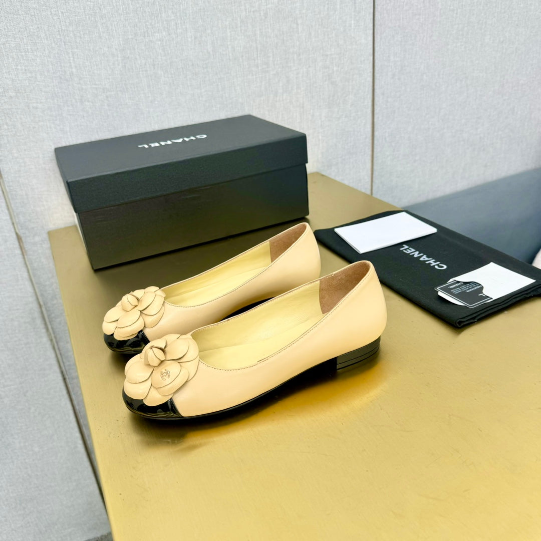 zCHANE.L 25P Ballet Flat Flower Beige Calfskin Black Patent Calfskin