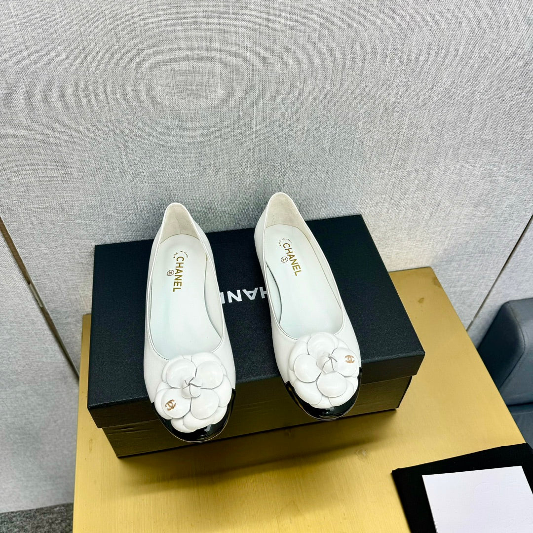 zCHANE.L Loafers White Leather Mix Floral Pattern 297797