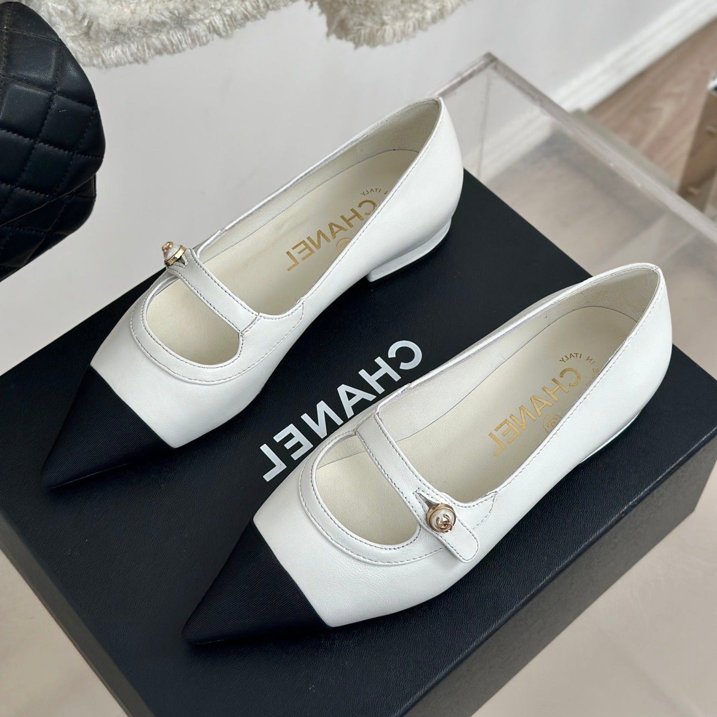 zCHANE.L Cc Mary Jane Pointed Toe White Calfskin Black Grosgrain