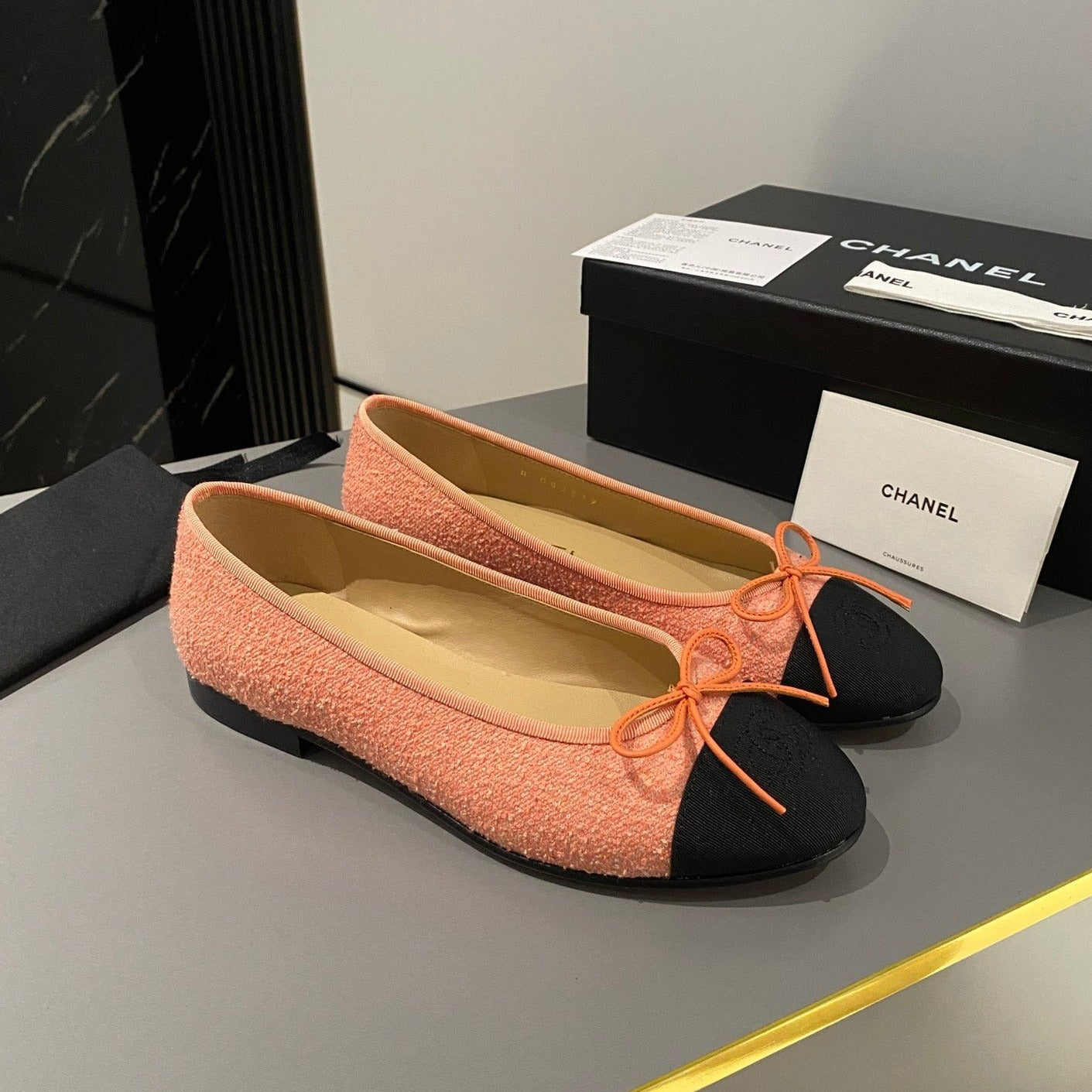 zCHANE.L Ballet Flat Coral Embroidered Fabric Black Grosgrain