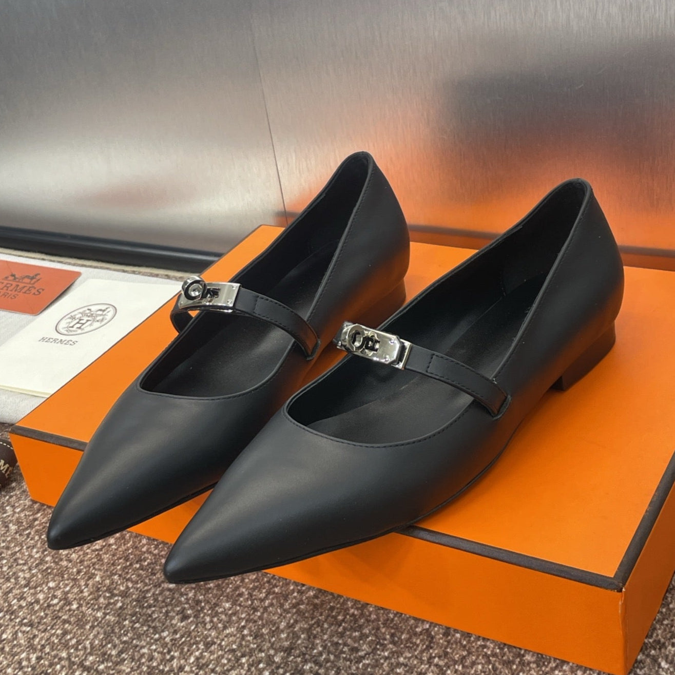 zHERME.S 25C Kelly Ballet Flat Noir Calfskin 208268