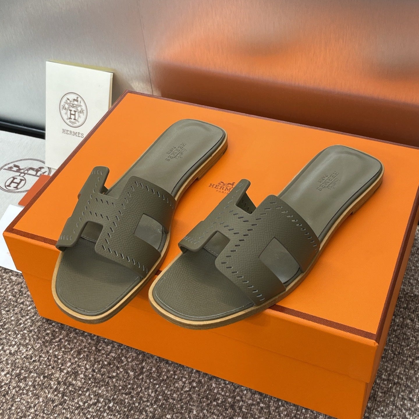 zHERME.S 25 Oran Sandal Etoupe Perforate Epsom Leather