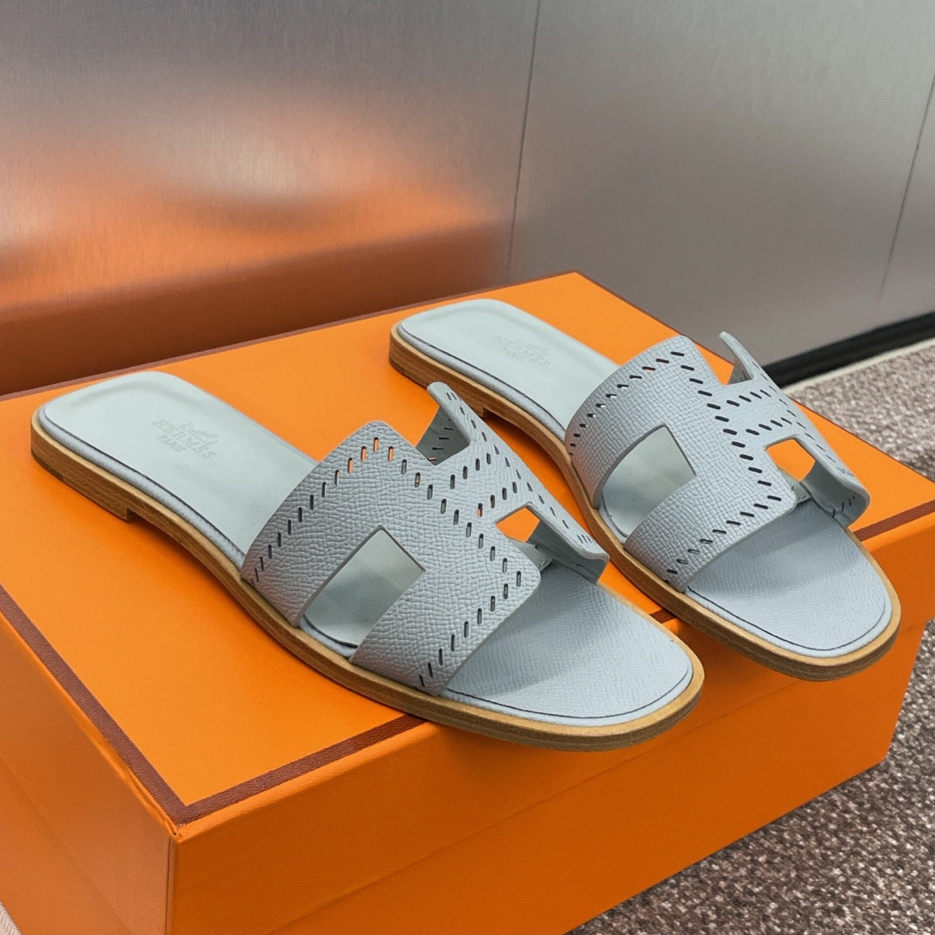 zHERME.S 25 Oran Sandal Grey Perforate Epsom Leather