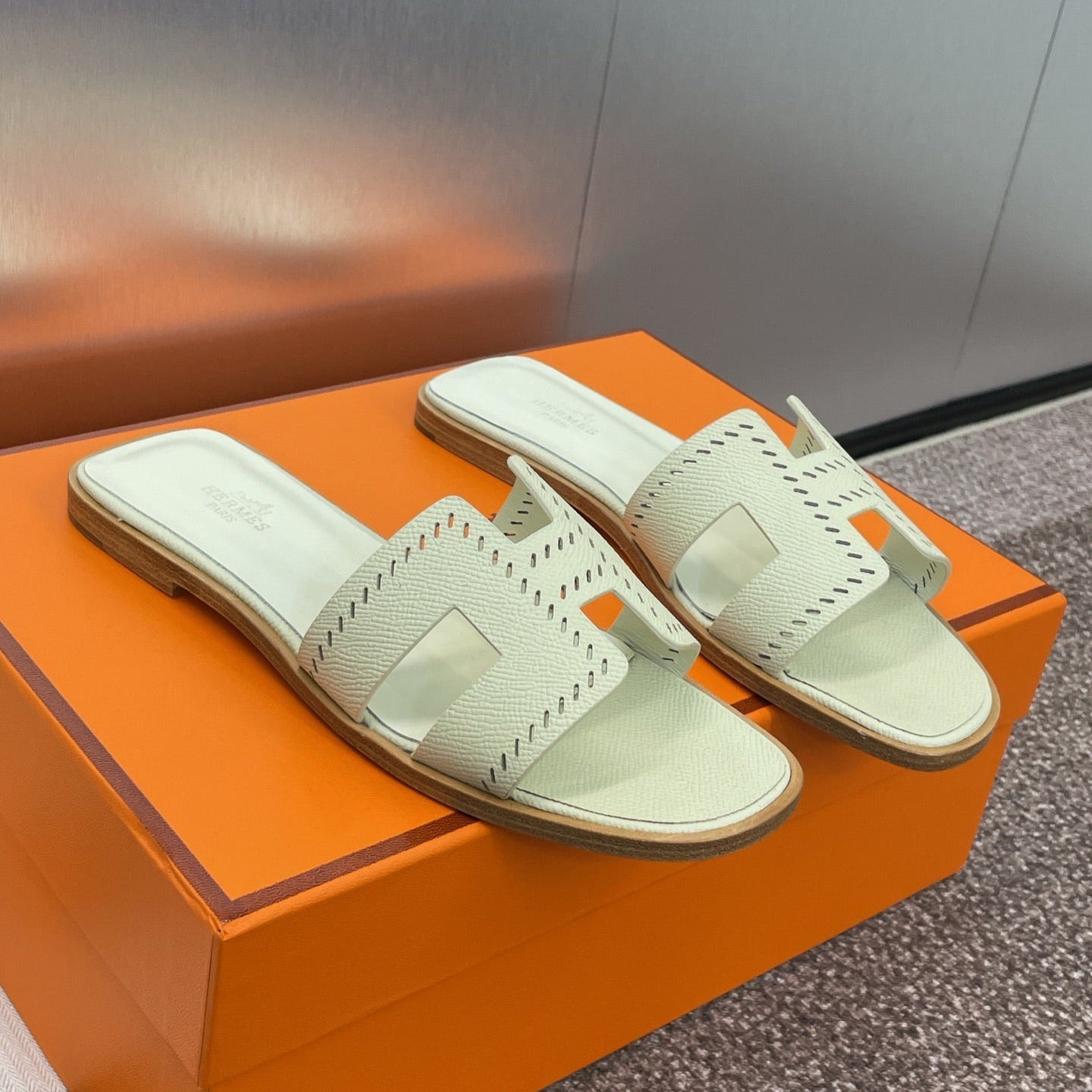 zHERME.S 25 Oran Sandal Cream Perforate Epsom Leather