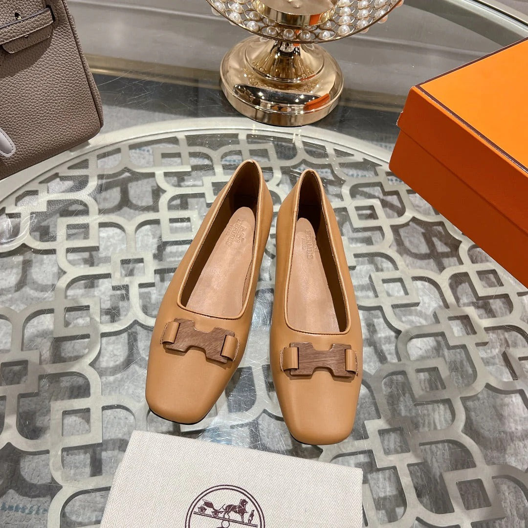 zHERME.S Buckle Ballet Light Brown Calfskin