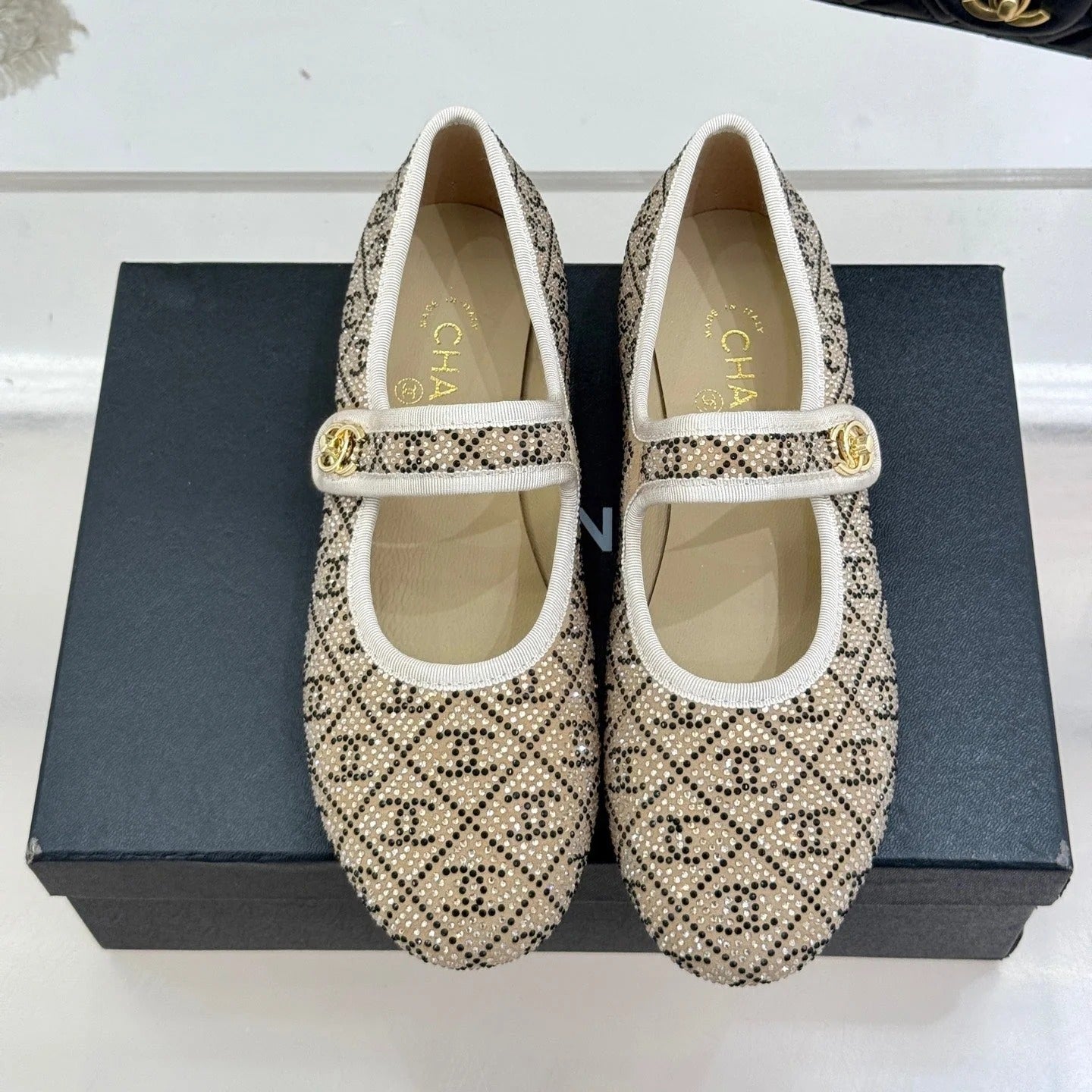 zCHANE.L Flat Mary Jane 25Ss In Beige Embellished With Rhinestones