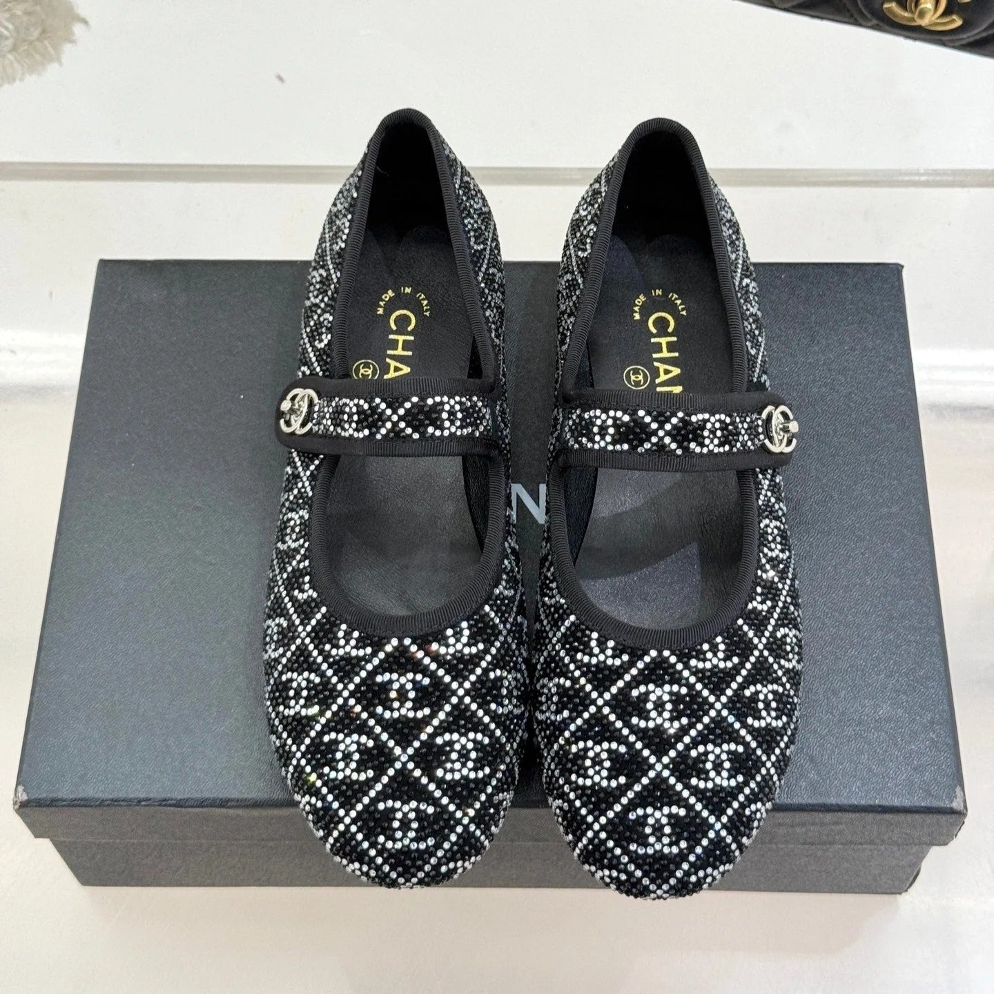 zCHANE.L Flat Mary Jane 25Ss In Black Embellished With Rhinestones