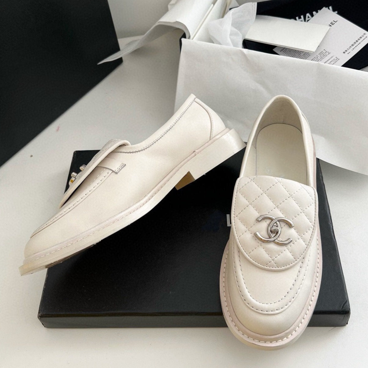 zCHANE.L Moccasins White Quilted Calfskin Silver Cc